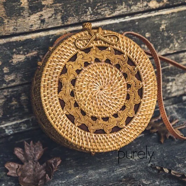 Round rattan bag 2018 Hot Ins Vietnam Hand Made Woven Rattan Bag Circular Hollow Out Retro Art Women Corrbody Bag free shipping
Round rattan bag 2018 Hot Ins Vietnam Hand Made Woven Rattan Bag Circular Hollow Out Retro Art Women Corrbody Bag free shipping