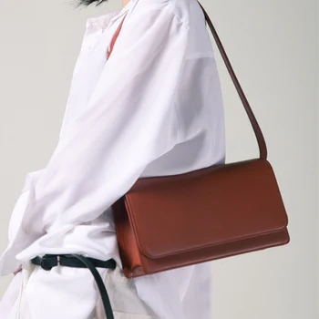 Bag female spring and summer new niche design with the same paragraph small square bag simple hand dual-use shoulder diagon
Bag female spring and summer new niche design with the same paragraph small square bag simple hand dual-use shoulder diagon