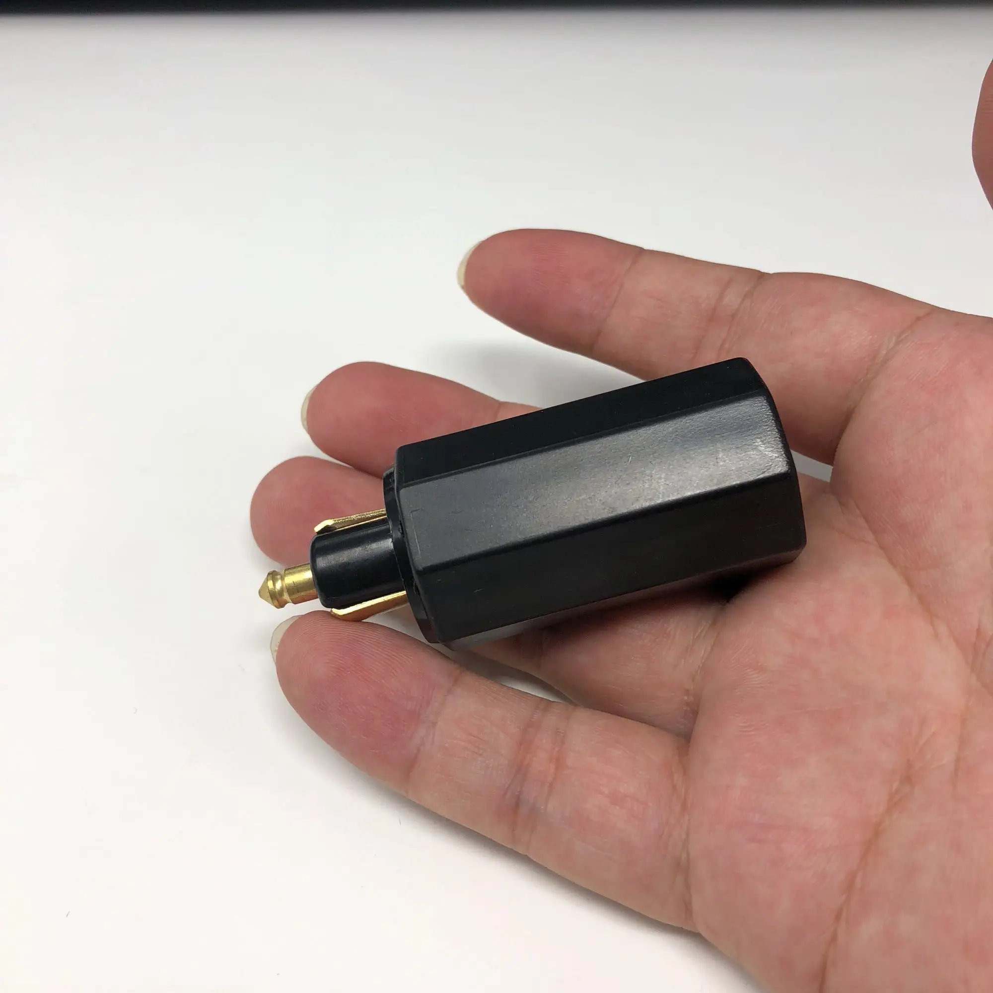 Hella DIN Female Cigarette Lighter Socket to Standard Male Cigarette Lighter Adapter
Hella DIN Female Cigarette Lighter Socket to Standard Male Cigarette Lighter Adapter