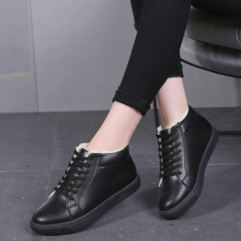 Women Flat Shoes 2018 New Fashion Autumn Winter Warm Fur Women Black White Walking Sneakers Lace Up Outdoor Ladies Footwear
Women Flat Shoes 2018 New Fashion Autumn Winter Warm Fur Women Black White Walking Sneakers Lace Up Outdoor Ladies Footwear