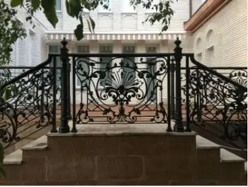 Hench 100% handmade forged custom designs mounting brackets front porch iron railing
Hench 100% handmade forged custom designs mounting brackets front porch iron railing