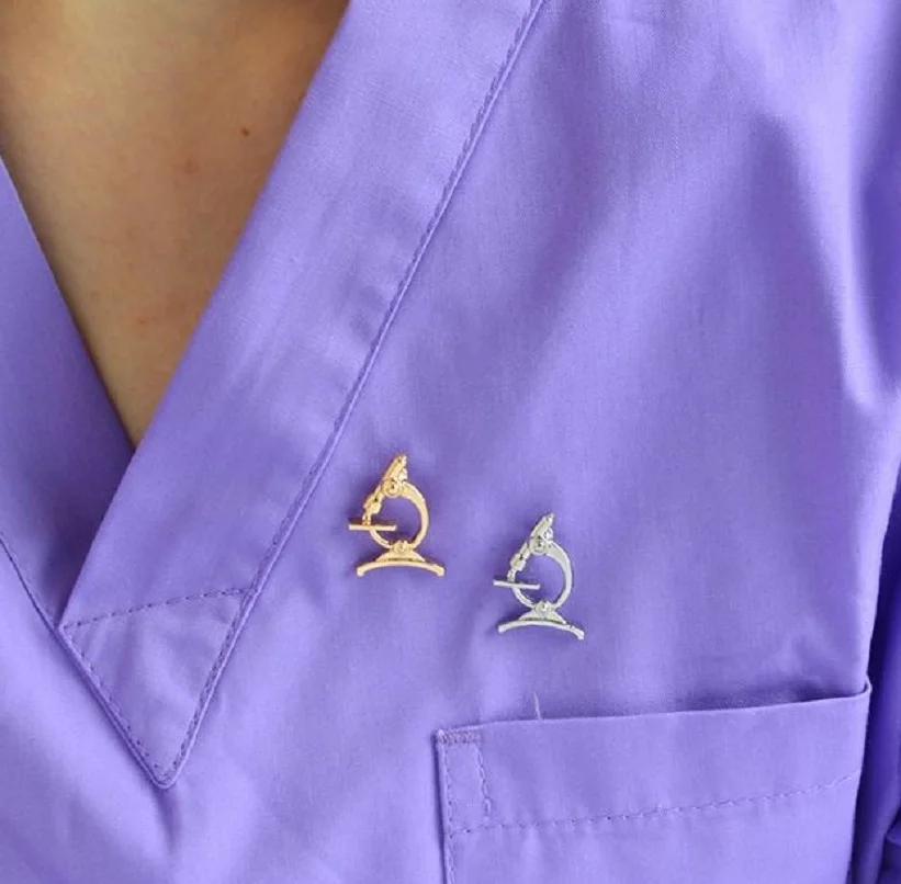 Microscope Brooch Metal Gold Silver Science Chemistry Molecular Charm Brooch Pin for Doctor Nurse Student Medical Jewelry Gift
Microscope Brooch Metal Gold Silver Science Chemistry Molecular Charm Brooch Pin for Doctor Nurse Student Medical Jewelry Gift