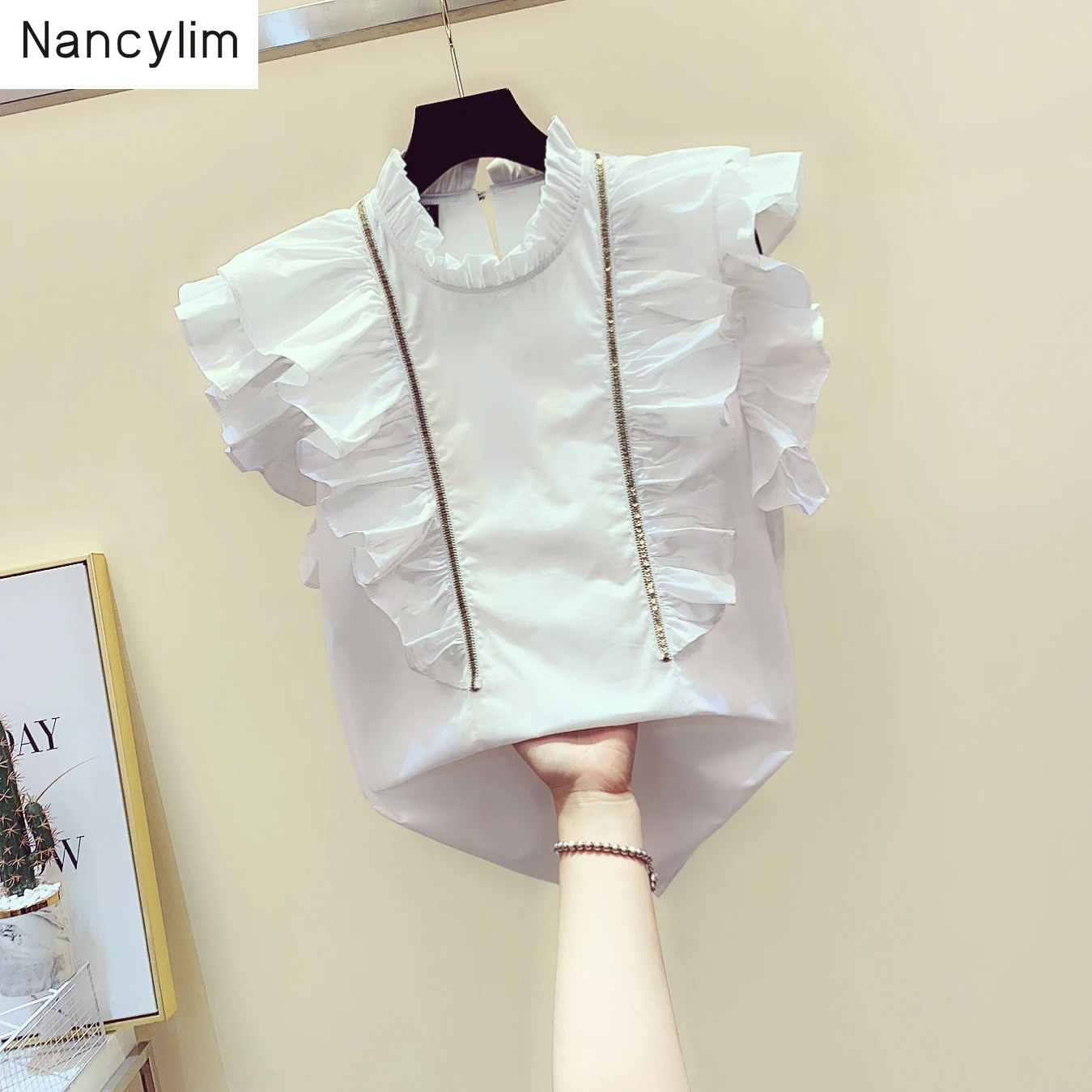 New Korean Style Sleeveless Shirt Summer Women Sequins Ruffles Blouse Ladies White All-match Slim Tops Blouses Blusas Nancylim
New Korean Style Sleeveless Shirt Summer Women Sequins Ruffles Blouse Ladies White All-match Slim Tops Blouses Blusas Nancylim