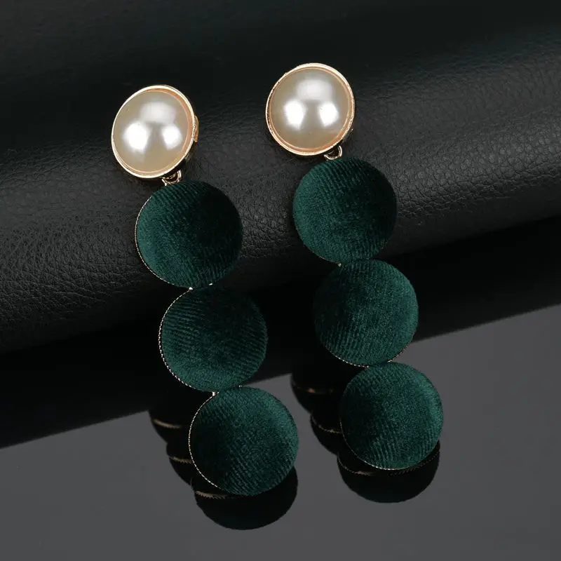 hyperbole fashion sexy girl personality temperament 3pcs colorful Plush ball pendant charm pearl Stud Earring Women
hyperbole fashion sexy girl personality temperament 3pcs colorful Plush ball pendant charm pearl Stud Earring Women