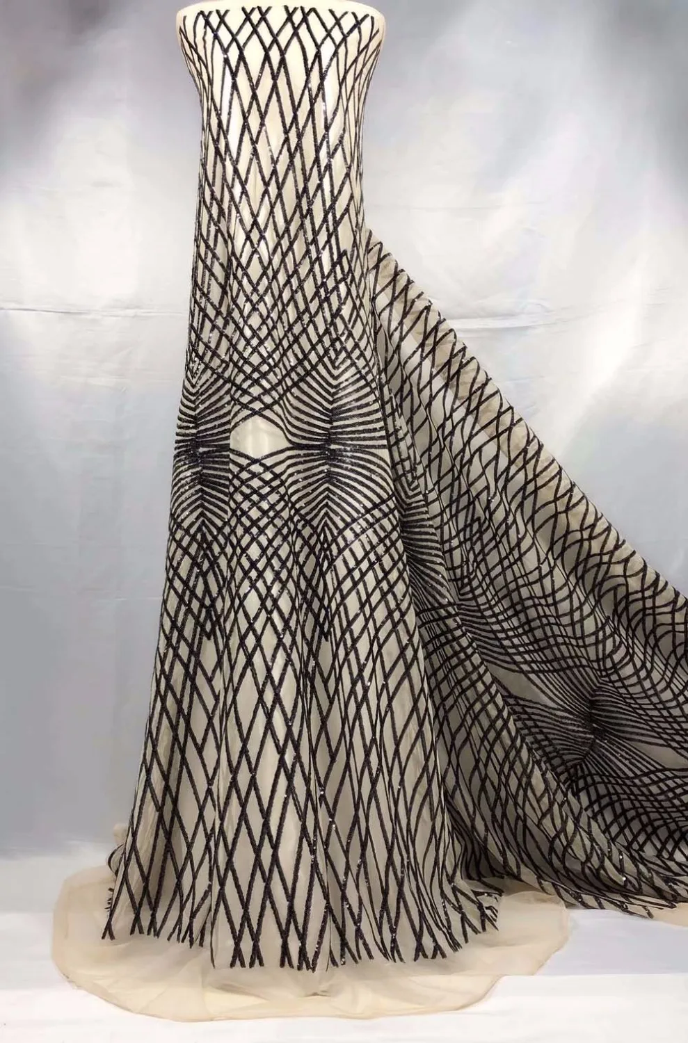 Lace Fabrics 2018 African Lace Fabric High Quality French Nigerian Lace Fabric For Wedding Dress
Lace Fabrics 2018 African Lace Fabric High Quality French Nigerian Lace Fabric For Wedding Dress