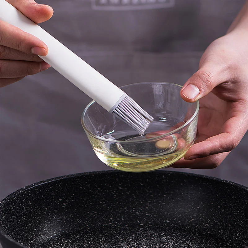 Portable Nordic Style Pastry Brush BBQ Cake Accessories Heat-resistant Silicone Detachable Oil Brushes Kitchen Gadgets
Portable Nordic Style Pastry Brush BBQ Cake Accessories Heat-resistant Silicone Detachable Oil Brushes Kitchen Gadgets