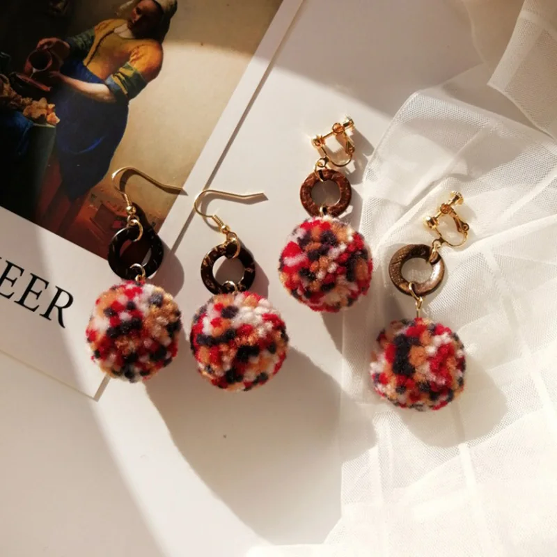 Japanese and Korean warm winter hair ball earrings fashion metal earrings wooden winter earless ear clip jewelry wholesalele
Japanese and Korean warm winter hair ball earrings fashion metal earrings wooden winter earless ear clip jewelry wholesalele