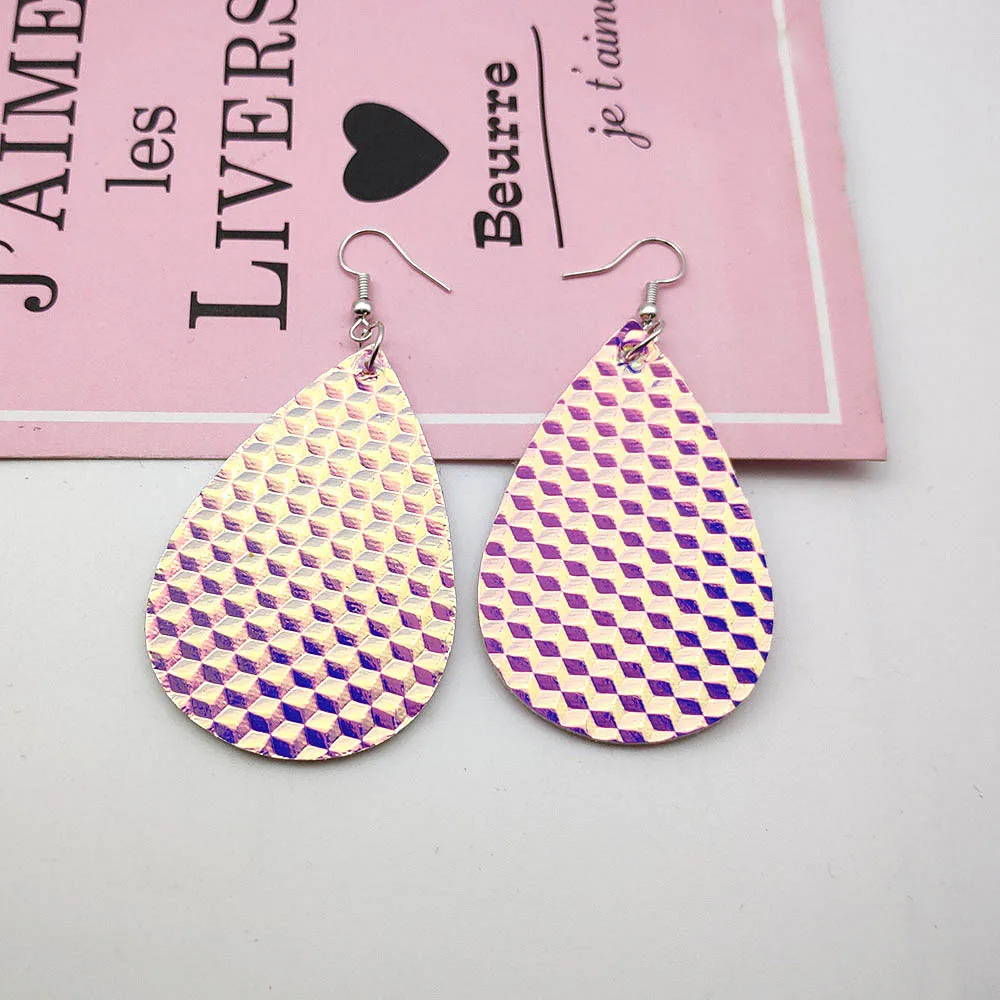 Shiny double-sided water drop earrings imitation PU leather earrings pendant earrings for women gift jewelry earrings 2019 P243
Shiny double-sided water drop earrings imitation PU leather earrings pendant earrings for women gift jewelry earrings 2019 P243