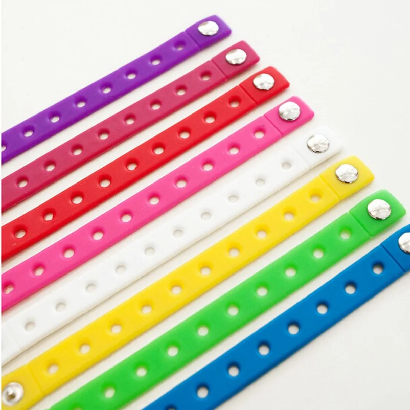 1PCS Random Color Silicone Bracelet Wristbands 19.5CM With Shoe Croc Buckle PVC Shoe Accessories Shoes charms Kid birthday Gifts
1PCS Random Color Silicone Bracelet Wristbands 19.5CM With Shoe Croc Buckle PVC Shoe Accessories Shoes charms Kid birthday Gifts
