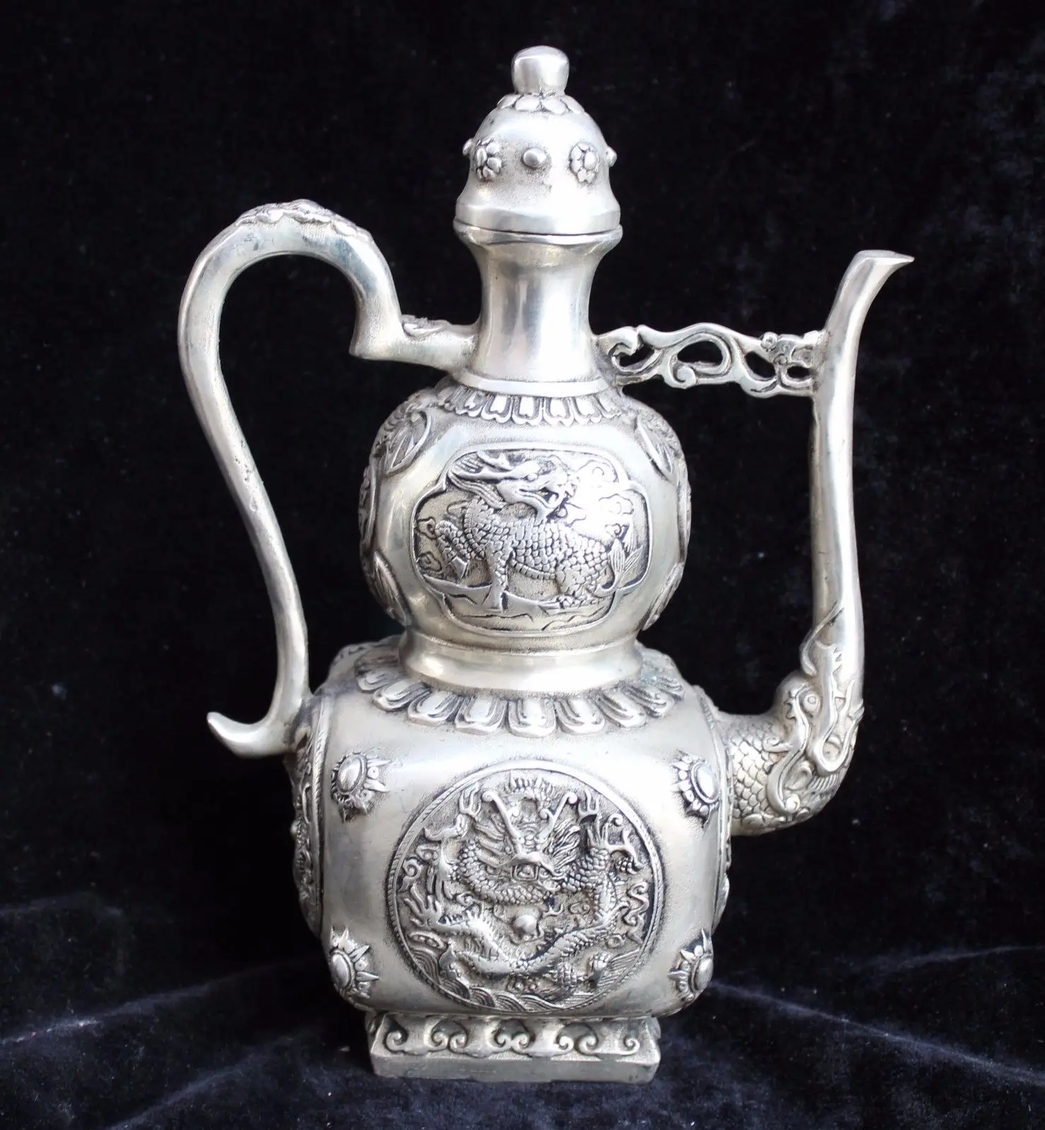 9 Chinese Tibet Silver Dragon King kylin Statue Palace Teapot Wine Pot Flagon
9 Chinese Tibet Silver Dragon King kylin Statue Palace Teapot Wine Pot Flagon