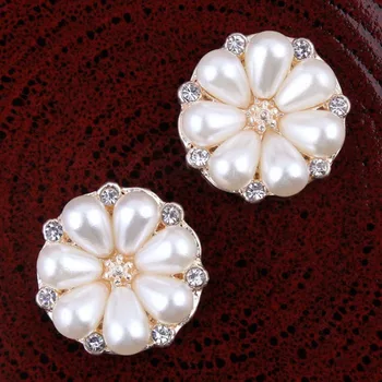 30pcs/Lot 21MM Vintage Rhinestone Drop Water Pearl Alloy Buttons Plum Blossom Flower Flatback Embellishment Hair Bow Decorations
30pcs/Lot 21MM Vintage Rhinestone Drop Water Pearl Alloy Buttons Plum Blossom Flower Flatback Embellishment Hair Bow Decorations