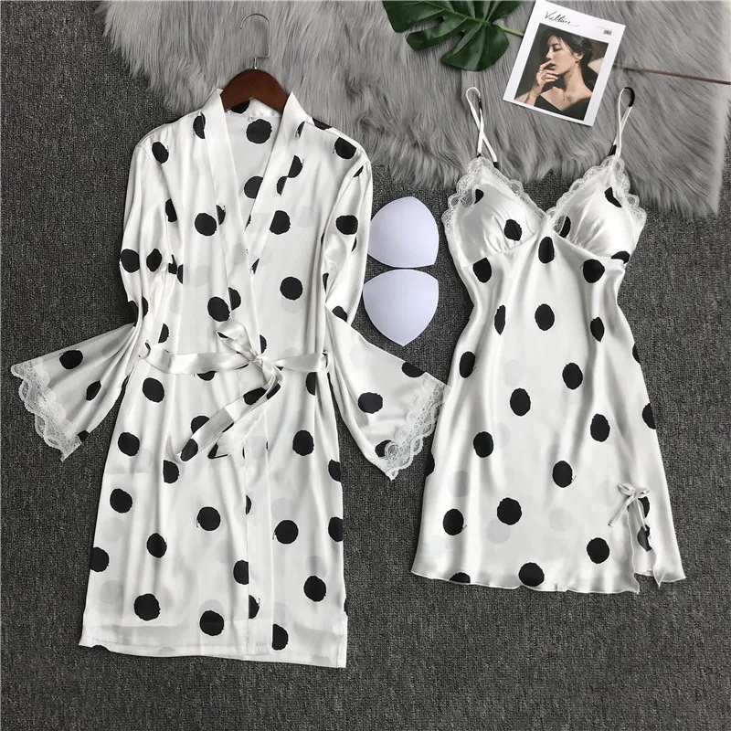 2019 autumn new arrival silk bathrobe + nightdress two pieces robe & gown set with chest padded lace patchwork summer lounge set
2019 autumn new arrival silk bathrobe + nightdress two pieces robe & gown set with chest padded lace patchwork summer lounge set