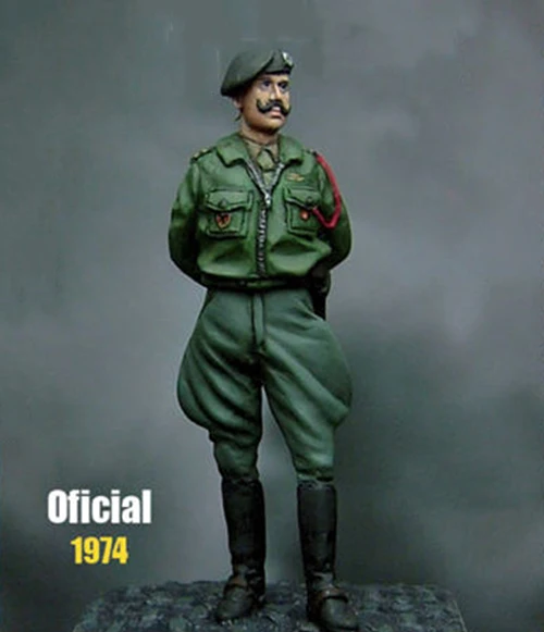 Unassambled 1/35 portuguese army officer Figure Resin kit miniature model Unpainted
Unassambled 1/35 portuguese army officer Figure Resin kit miniature model Unpainted