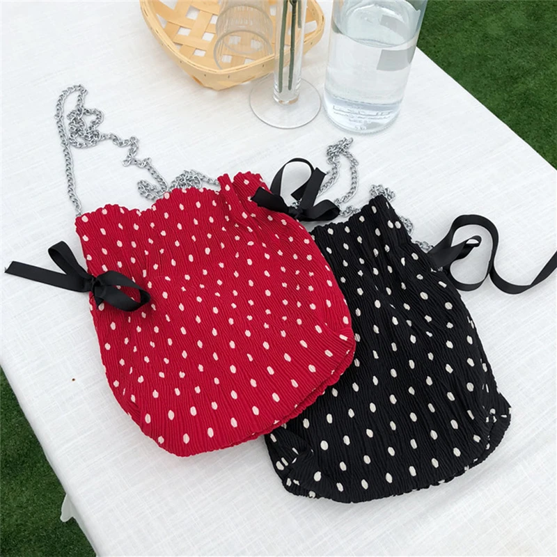 2019 New Hot Sale Pleated Dot Crossbody Bag Drawstring Small Bucket Adjustable Chain Female Fashion Tote Simple Casual Bags
2019 New Hot Sale Pleated Dot Crossbody Bag Drawstring Small Bucket Adjustable Chain Female Fashion Tote Simple Casual Bags