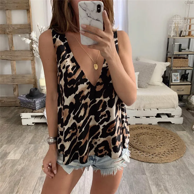 2019 Summer New Leopard V-neck Camis Clothes Female Print Section Slim Crop Outer Wear Leopard Shirt Trend Tank Tops Clothings
2019 Summer New Leopard V-neck Camis Clothes Female Print Section Slim Crop Outer Wear Leopard Shirt Trend Tank Tops Clothings