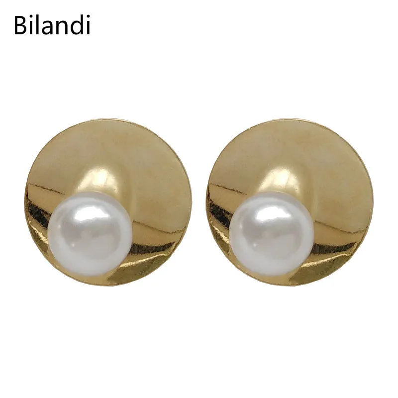 Stylish Design Jewelry Golden Iron With Pearl Stud Earring For Woman
Stylish Design Jewelry Golden Iron With Pearl Stud Earring For Woman