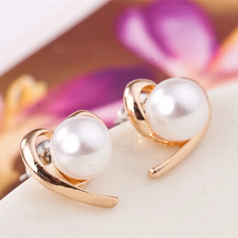 Wholesale Korean Fashion Imitation Pearl Heart Stud Earrings for Women Romantic Love Elegant Party Wedding Jewelry Brinco
Wholesale Korean Fashion Imitation Pearl Heart Stud Earrings for Women Romantic Love Elegant Party Wedding Jewelry Brinco