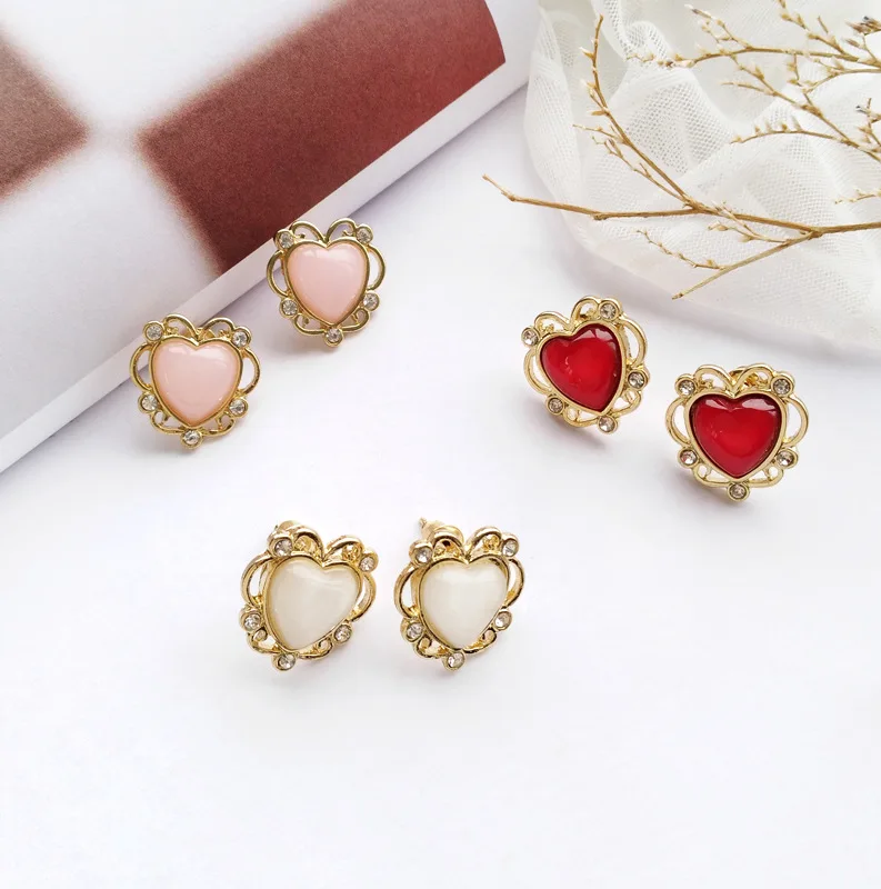 Vintage Crystal Stone Clip on Earrings without Piercing Carved Hollowed out Heart Shape No Pierced Ears Hole Clips Earrings
Vintage Crystal Stone Clip on Earrings without Piercing Carved Hollowed out Heart Shape No Pierced Ears Hole Clips Earrings
