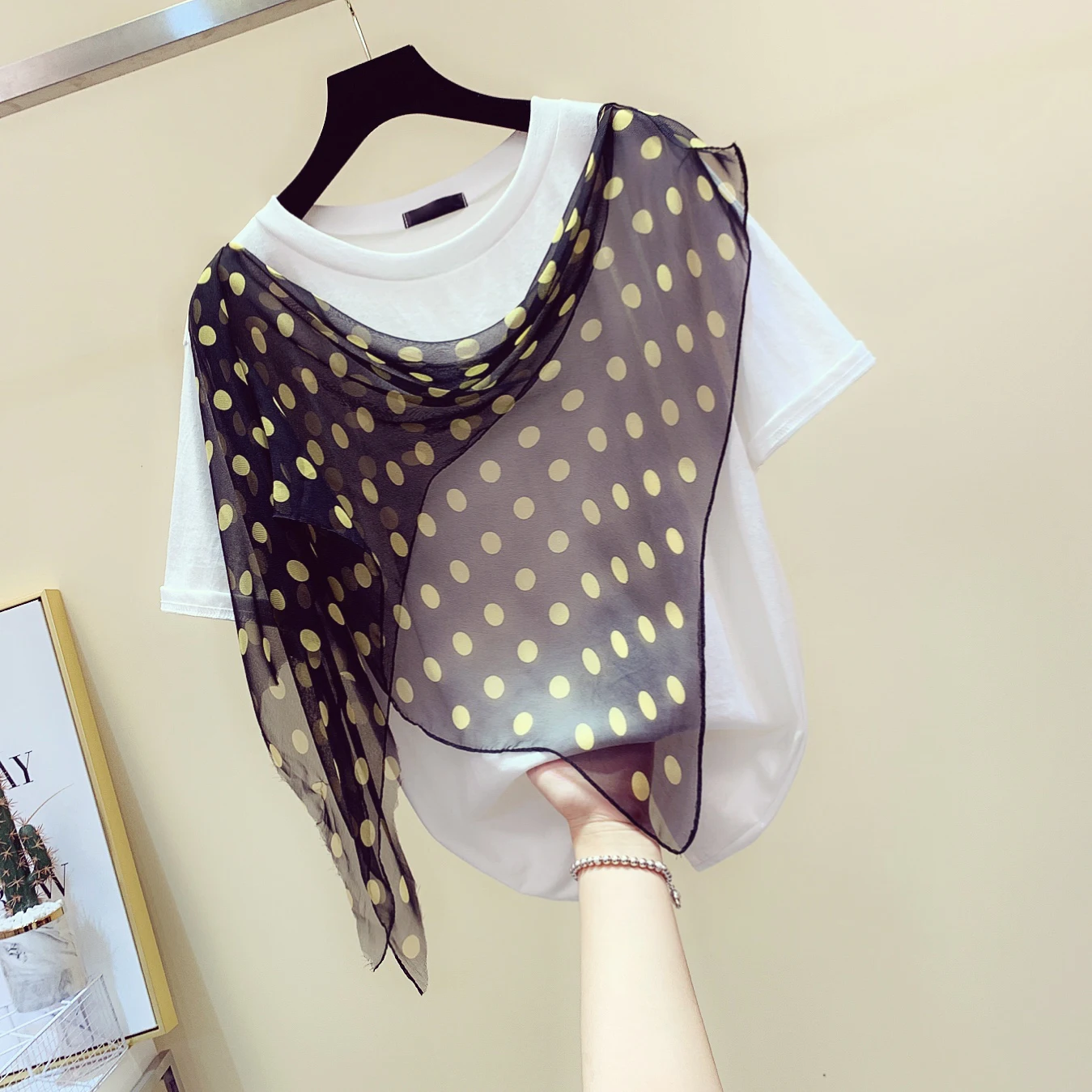 2019 Summer New Korean Cotton and Lace Casual T-shirts Sweet Waves Point Lotus Leaf Collar Splice Loose Short-sleeved T-shirt
2019 Summer New Korean Cotton and Lace Casual T-shirts Sweet Waves Point Lotus Leaf Collar Splice Loose Short-sleeved T-shirt