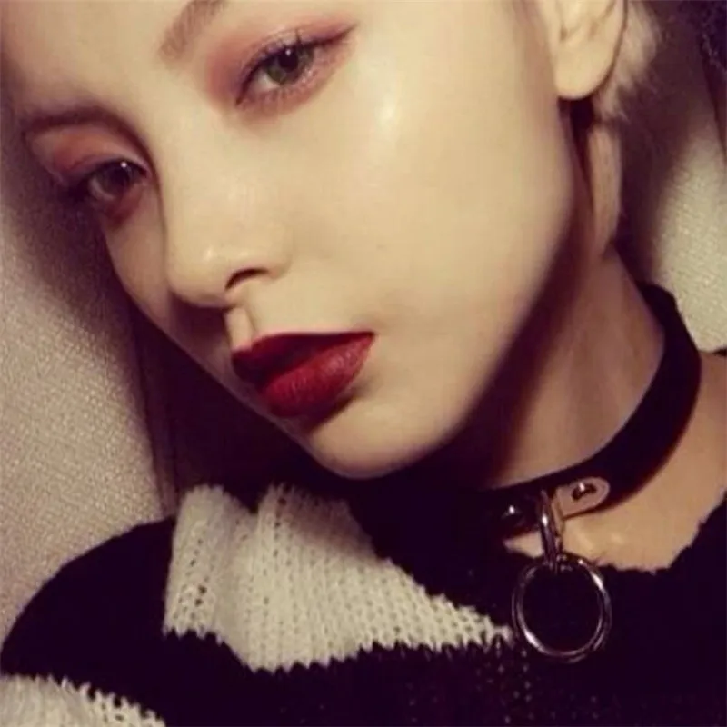Fashion Women Punk Choker sexy leather Metal buckle Collar Necklace Female clavicle chain yellow red black Choker
Fashion Women Punk Choker sexy leather Metal buckle Collar Necklace Female clavicle chain yellow red black Choker