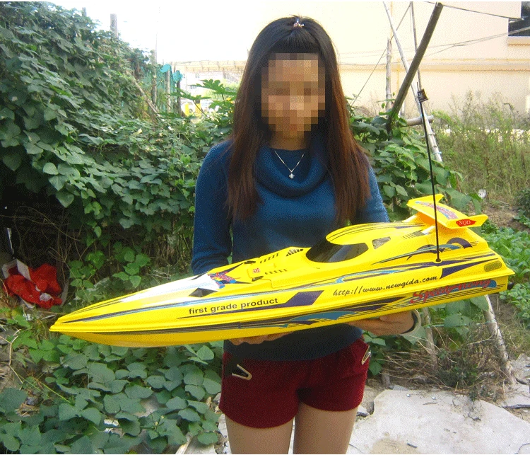 Large racing RC speedboat 6011 2.4G 150M 1500mah batter Electric High Speed Racing electric RC Boat Radio Control Boat model toy
Large racing RC speedboat 6011 2.4G 150M 1500mah batter Electric High Speed Racing electric RC Boat Radio Control Boat model toy