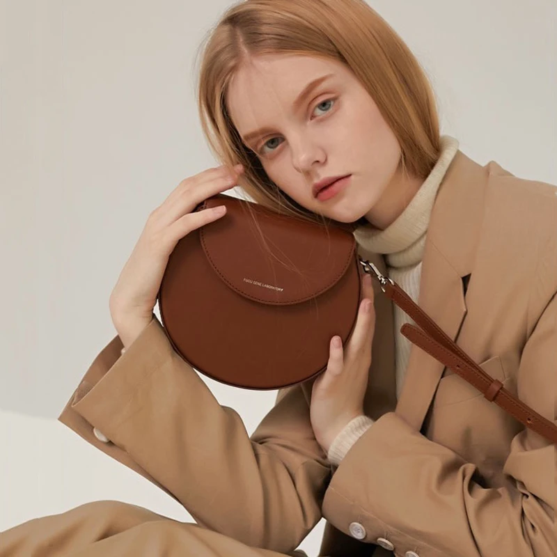BENVICHED autumn women pu bag 2019 Personalities Small crowd Minimalism slanting single shoulder fashion small square bag c251
BENVICHED autumn women pu bag 2019 Personalities Small crowd Minimalism slanting single shoulder fashion small square bag c251