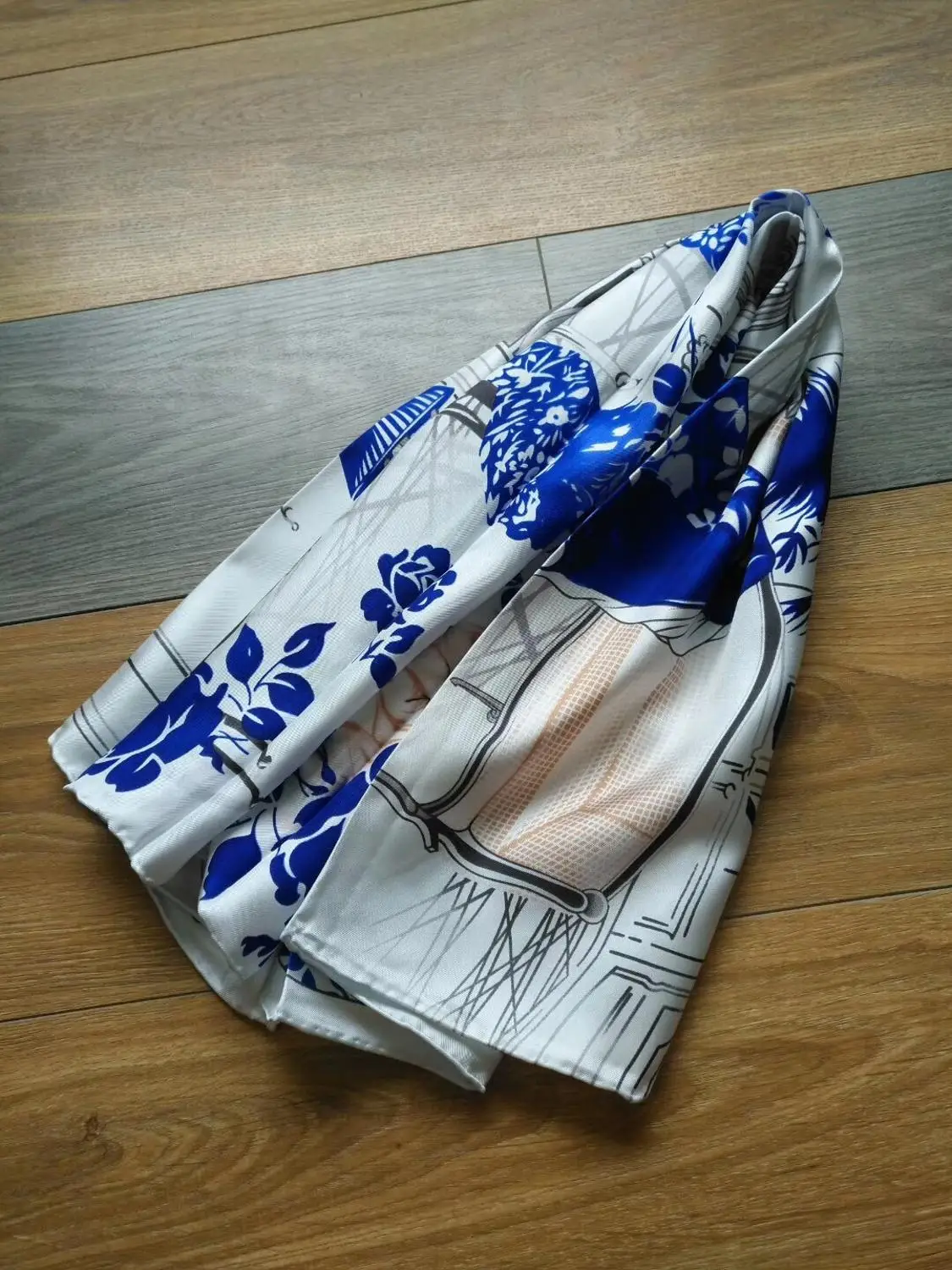 2019 new arrival spring classic pattern 100% pure silk scarf twill hand made roll 90*90 cm shawl wrap for women lady
2019 new arrival spring classic pattern 100% pure silk scarf twill hand made roll 90*90 cm shawl wrap for women lady