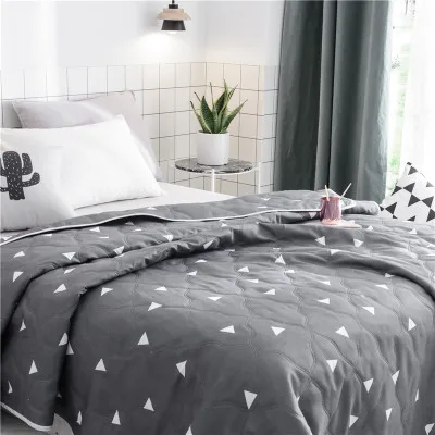 2019 Summer Quilt 140*190 170*190 190*220 Home Textiles Suitable for Children Kids Adult Blanket Comforter Bedding Drop Shipping
2019 Summer Quilt 140*190 170*190 190*220 Home Textiles Suitable for Children Kids Adult Blanket Comforter Bedding Drop Shipping