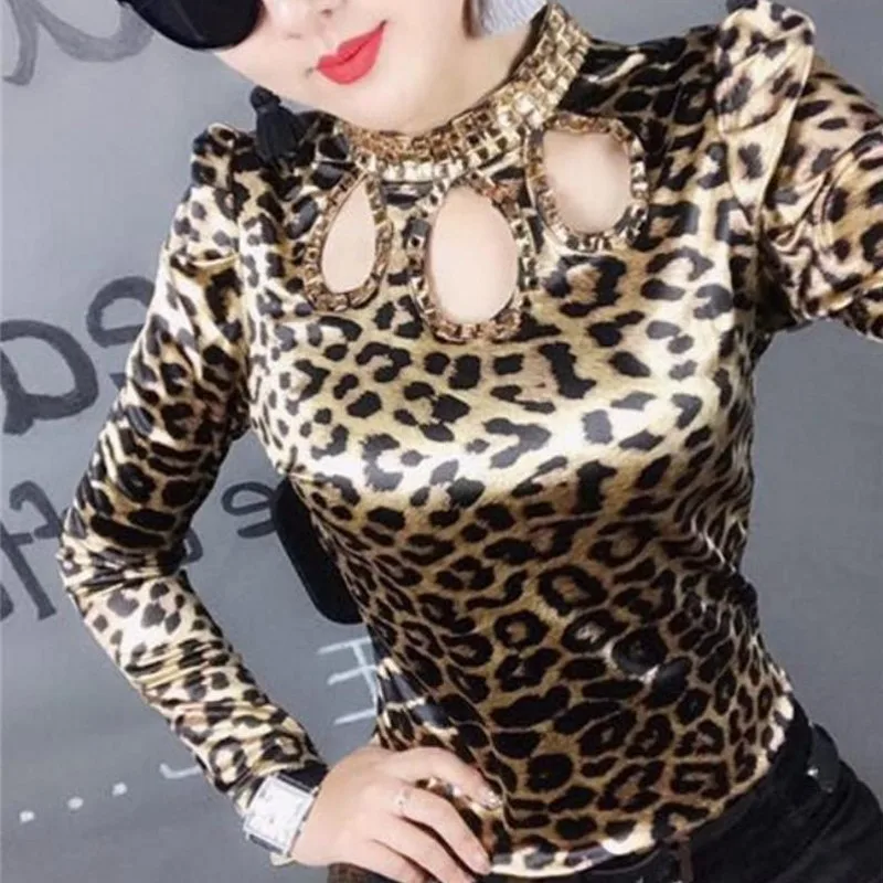 2019 Spring long sleeve stand collar diamond collar leopard blouse women hollow out Leopard pullovers hollow out leapard tops
2019 Spring long sleeve stand collar diamond collar leopard blouse women hollow out Leopard pullovers hollow out leapard tops