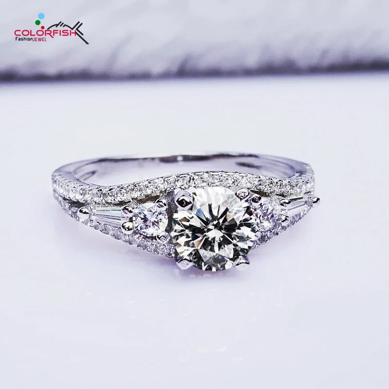 COLORFISH Vintage Style Women Engagement Wedding Ring Round Brilliant 0.75 ct Simulated 925 Sterling Silver Female Promise Ring
COLORFISH Vintage Style Women Engagement Wedding Ring Round Brilliant 0.75 ct Simulated 925 Sterling Silver Female Promise Ring