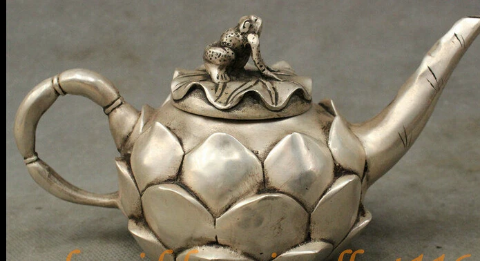 decoration Tibet copper silver Folk Chinese Silver Auspicious Lotus Shape Frog Toad Statue Teapots Wine Pot
decoration Tibet copper silver Folk Chinese Silver Auspicious Lotus Shape Frog Toad Statue Teapots Wine Pot