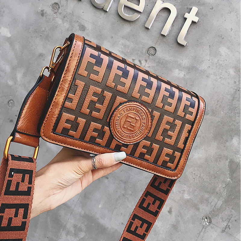 Messenger Bag Women Leather PU New Wide Shoulder Strap Female Bags Fashion Casual Luxury Lion Decoration Slung Small Bags Ladies
Messenger Bag Women Leather PU New Wide Shoulder Strap Female Bags Fashion Casual Luxury Lion Decoration Slung Small Bags Ladies