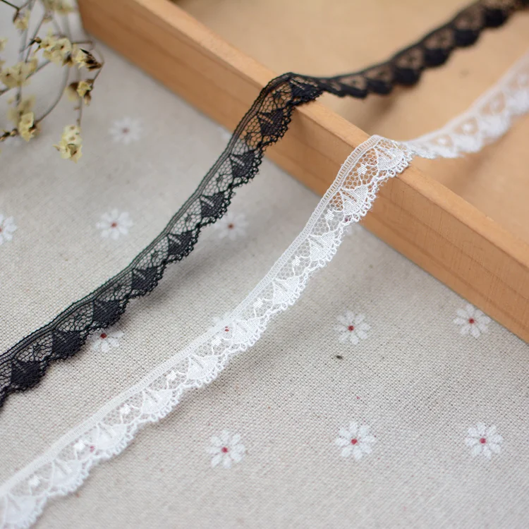 1M 2019 Latest Lace Trim Ribbon Black White Lace Fabric 1.3cm Wedding Dress Applique Sewing Accessories Trimmings Clothing EQ27
1M 2019 Latest Lace Trim Ribbon Black White Lace Fabric 1.3cm Wedding Dress Applique Sewing Accessories Trimmings Clothing EQ27