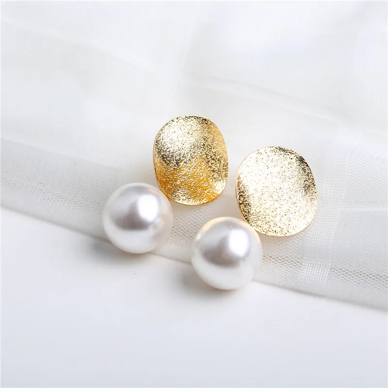 2019 Fashion Earrings For Women Round pearl stud Earrings Metal Charming Bohemian boucles pour femmes gift
2019 Fashion Earrings For Women Round pearl stud Earrings Metal Charming Bohemian boucles pour femmes gift