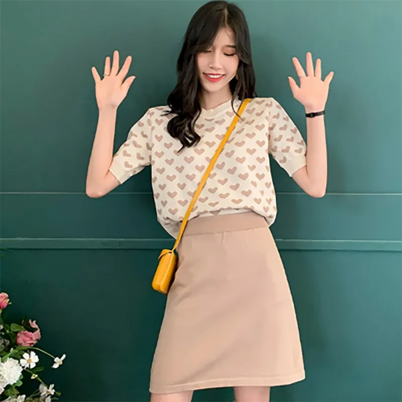 2019 Summer New Fashion Design Women O-Neck Short Sleeve Color Block Fashion T-Shirt Heart Pattern Loose Ice Silk Knitted Tops
2019 Summer New Fashion Design Women O-Neck Short Sleeve Color Block Fashion T-Shirt Heart Pattern Loose Ice Silk Knitted Tops