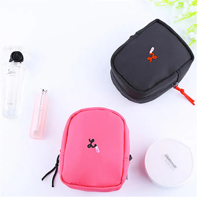 Creative Portable Mini Polyester Cosmetics Cases Easy-Carry Fashion Makeup Tools Bag With Cartoon Lipstick Printing
Creative Portable Mini Polyester Cosmetics Cases Easy-Carry Fashion Makeup Tools Bag With Cartoon Lipstick Printing