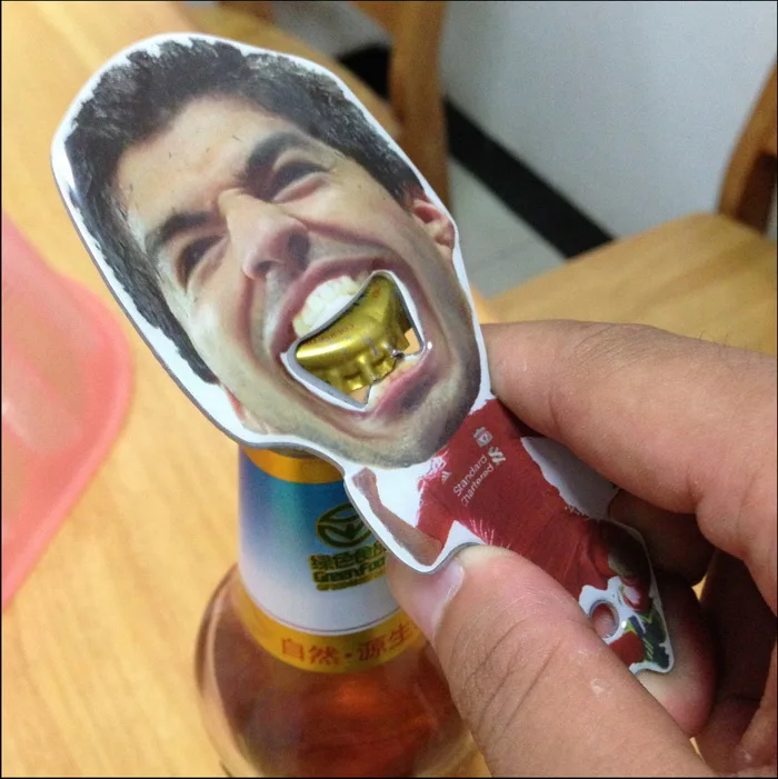300 pcs Luis Alberto Suarez Bottle Opener kitchen cooking tools World Cup Creative Gift
300 pcs Luis Alberto Suarez Bottle Opener kitchen cooking tools World Cup Creative Gift
