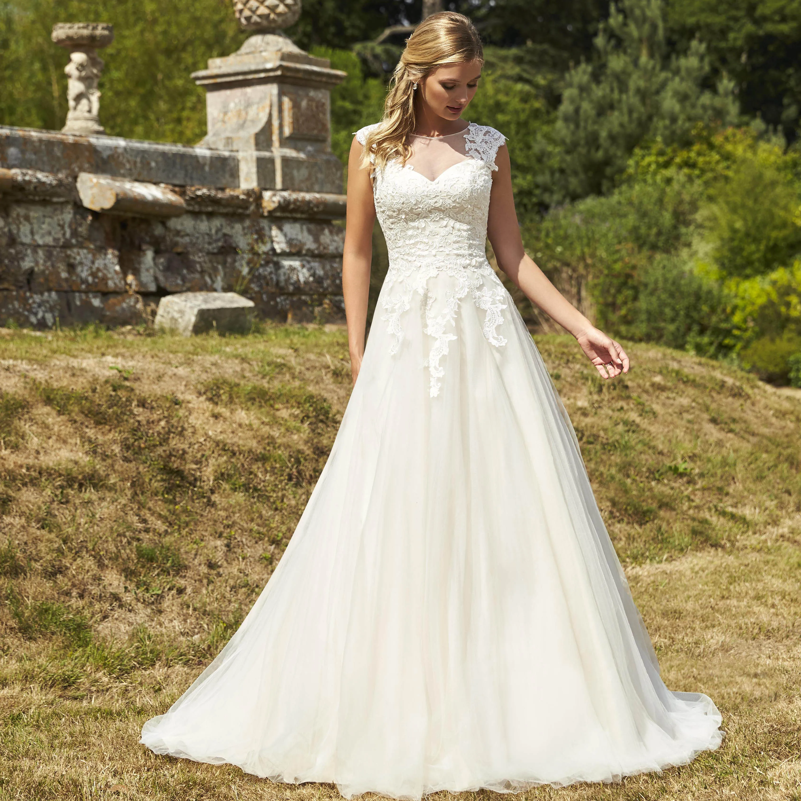 Tulle Neck Low Back Princess Boho Wedding Dress Lace Appliques Vestidos De Noiva Tulle Train Bride Dress
Tulle Neck Low Back Princess Boho Wedding Dress Lace Appliques Vestidos De Noiva Tulle Train Bride Dress
