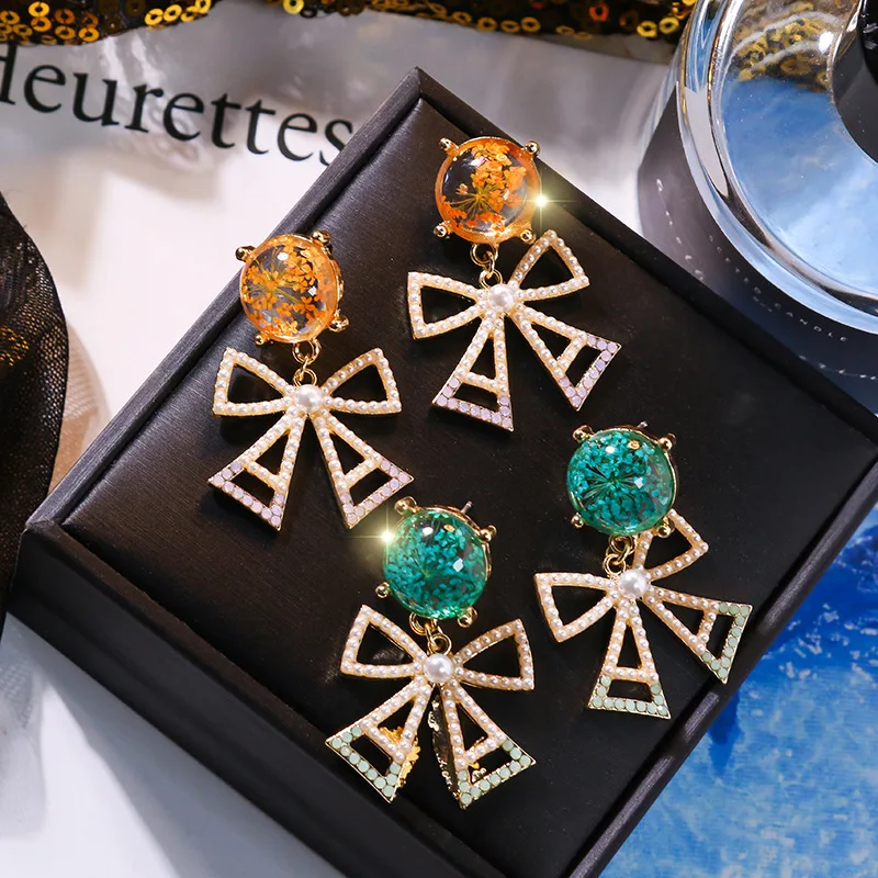 Trendy Acrylic Bowknot Women Dangle Earrings Korean Bow Pearl Earrings Bohemian Fashion Earrings For Women Statement
Trendy Acrylic Bowknot Women Dangle Earrings Korean Bow Pearl Earrings Bohemian Fashion Earrings For Women Statement