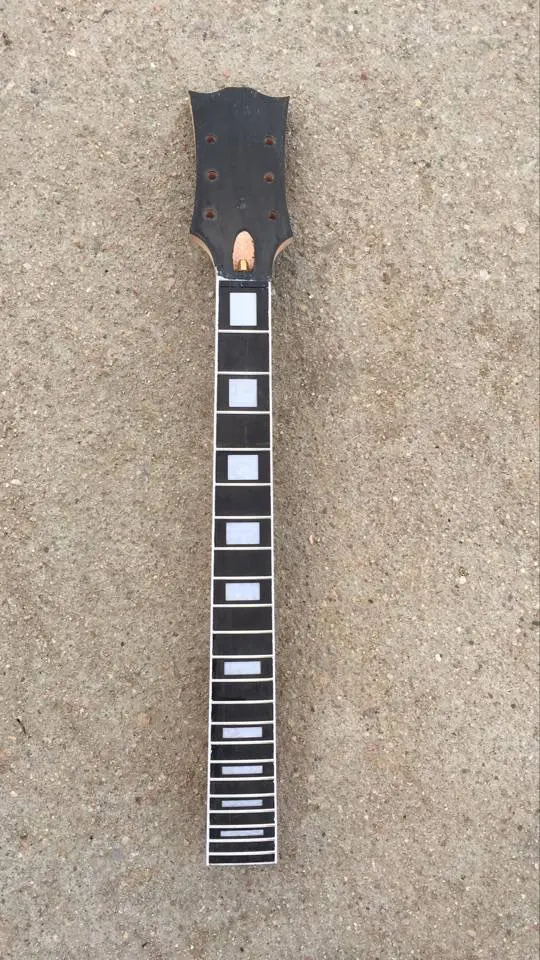 one piece mahogany neck for custom/standard;slash;;22 frets; ebony fretboard;no logo;no paint;black on headstck top
one piece mahogany neck for custom/standard;slash;;22 frets; ebony fretboard;no logo;no paint;black on headstck top