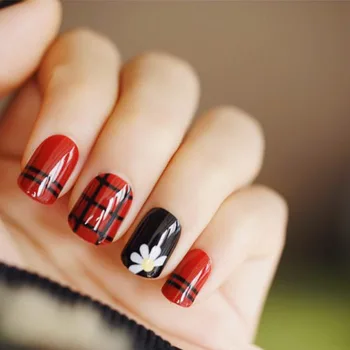 24pcs Fasion Daisy Artificial Nail Tips Black Stripe Design Round Head Fake Nails Full Cover Short Women Nail Patches With Glue
24pcs Fasion Daisy Artificial Nail Tips Black Stripe Design Round Head Fake Nails Full Cover Short Women Nail Patches With Glue
