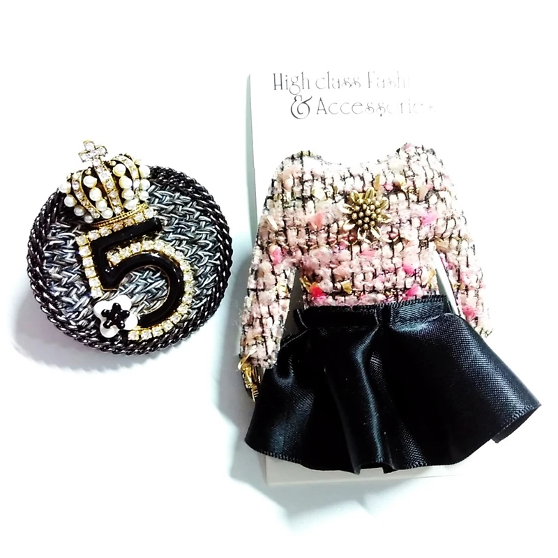 korean trendy brand design style cc brooches jewelry for women five pearl crystal rhinestone brooch pins
korean trendy brand design style cc brooches jewelry for women five pearl crystal rhinestone brooch pins