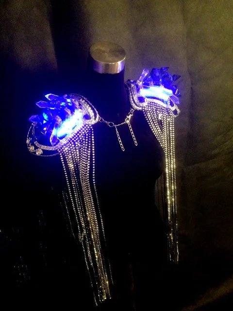 DHL Free Ballroom Blue Color Light Up Women Crystal Costume Led Luminous Fringed Epaulets Vest Nightclub Party Stage Dress Cloth
DHL Free Ballroom Blue Color Light Up Women Crystal Costume Led Luminous Fringed Epaulets Vest Nightclub Party Stage Dress Cloth
