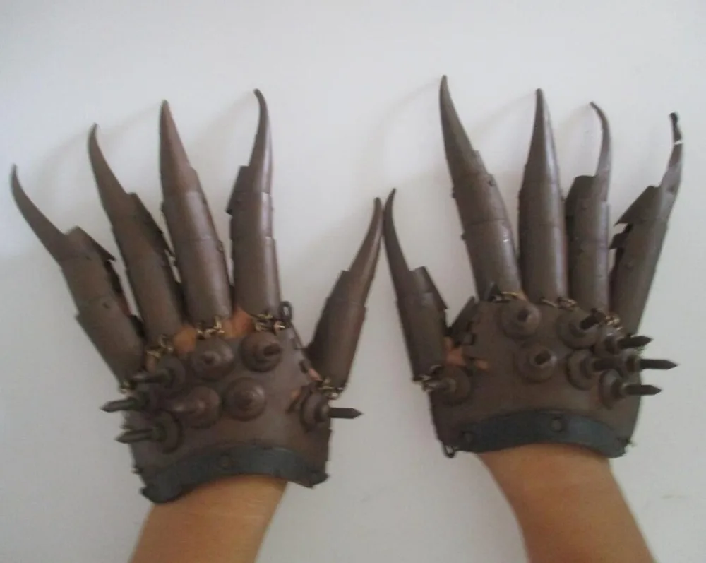 Metal Crafts Ancient Collectibles Decorated Old Copper Hammered Protective Gloves Armour In War Free Shipping
Metal Crafts Ancient Collectibles Decorated Old Copper Hammered Protective Gloves Armour In War Free Shipping