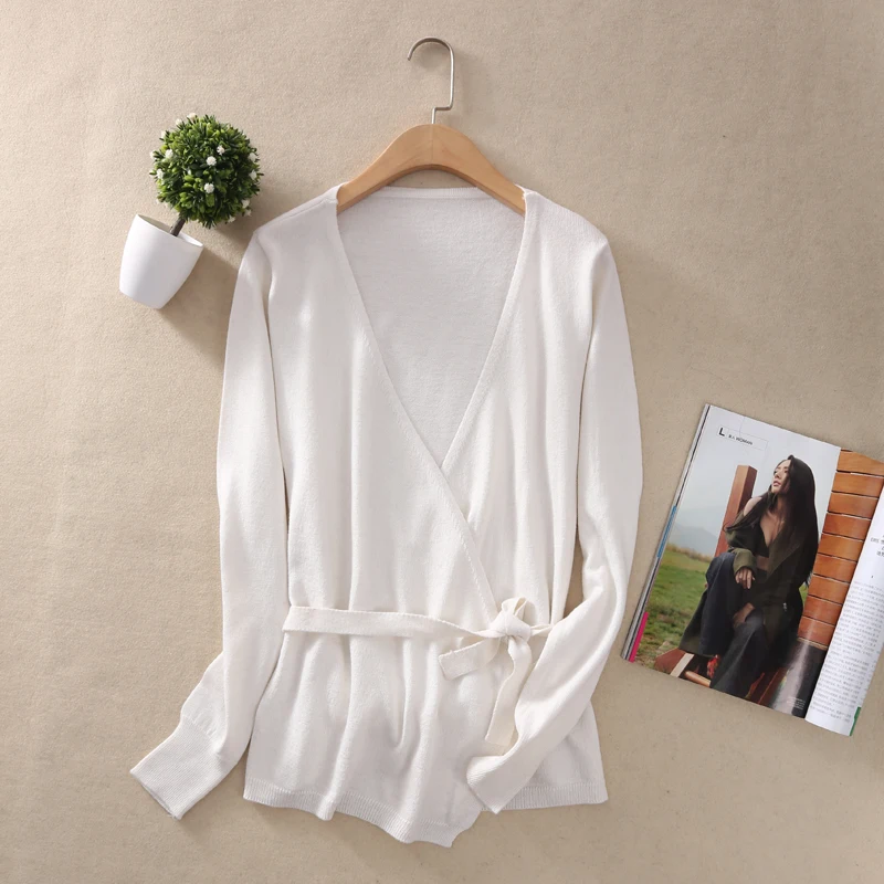 Spring NEW thin Wool Cardigan short section knitted Cardigan women outside V collar long sleeves Sweater Slim jackets
Spring NEW thin Wool Cardigan short section knitted Cardigan women outside V collar long sleeves Sweater Slim jackets