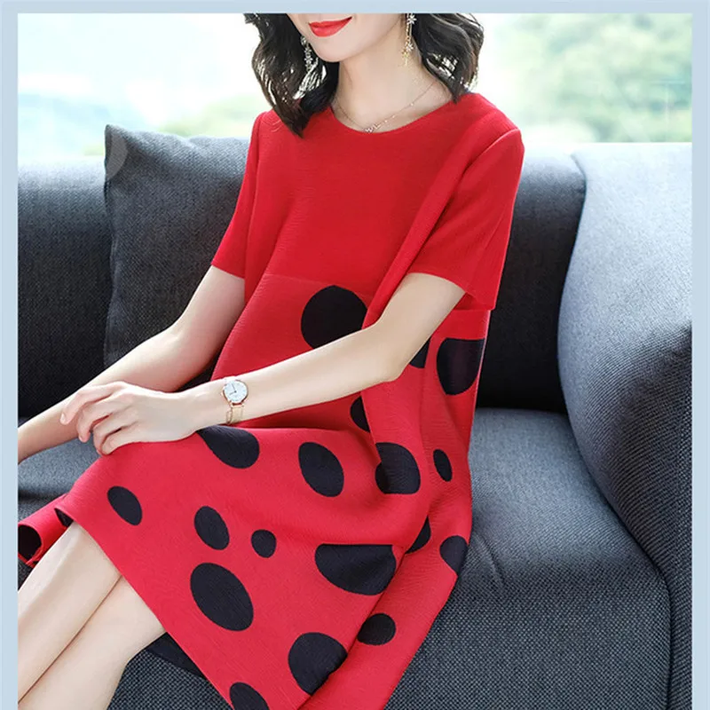 Special Pleats Women Round Neck Pleated Knee-Length Dress Women's Large Size Dot Print Loose A-Line Dresses Black Gray Rose Red
Special Pleats Women Round Neck Pleated Knee-Length Dress Women's Large Size Dot Print Loose A-Line Dresses Black Gray Rose Red