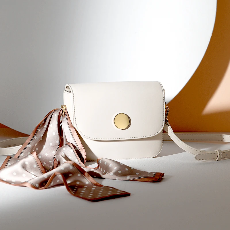 Luxury Noble Women Handbag Fashion Messenger Bags Designer Shoulder Bag Small Chic Purse Lady Crossbody Bag with Scarf Strap
Luxury Noble Women Handbag Fashion Messenger Bags Designer Shoulder Bag Small Chic Purse Lady Crossbody Bag with Scarf Strap