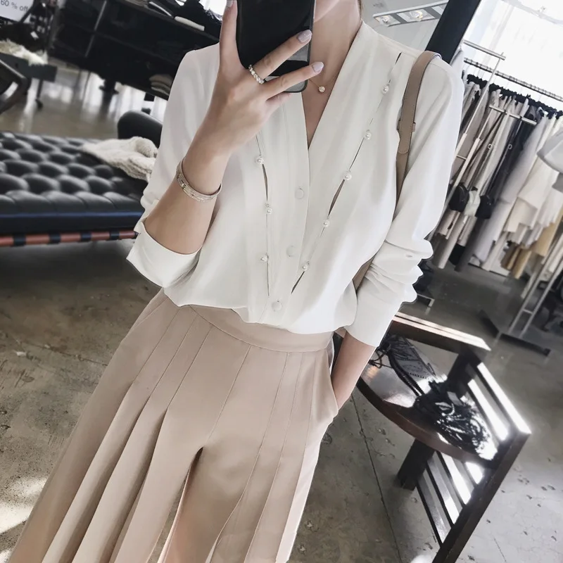 KENVY 2017 brand autumn wowen fashion luxury pearl design temperament chiffon full V neck shirts tops blouse
KENVY 2017 brand autumn wowen fashion luxury pearl design temperament chiffon full V neck shirts tops blouse
