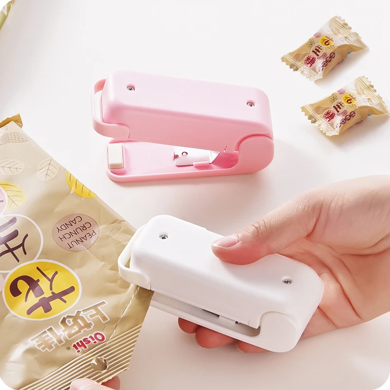 Portable Plastic Bag Sealer Clips Handle Bag Sealer Handheld Mini Electric Heat Sealing Machine Impulse Sealer Food Saver
Portable Plastic Bag Sealer Clips Handle Bag Sealer Handheld Mini Electric Heat Sealing Machine Impulse Sealer Food Saver