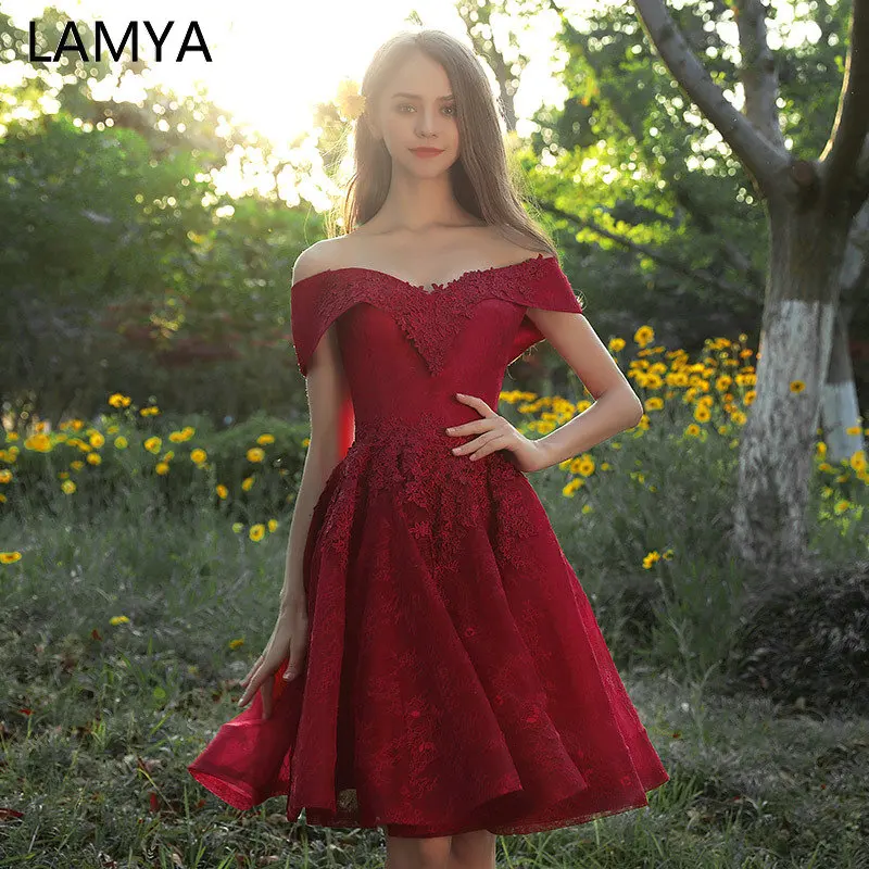 LAMYA Sexy V Neck Lace Knee Length Prom Dresses 2019 Elegant Appliques A Line Evening Party Dress Cheap vestido de noiva
LAMYA Sexy V Neck Lace Knee Length Prom Dresses 2019 Elegant Appliques A Line Evening Party Dress Cheap vestido de noiva